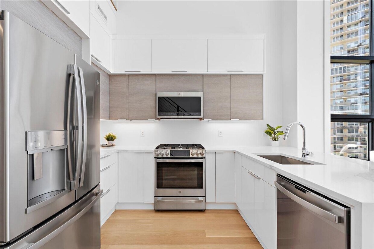 Foto principal - 6025 BLVD E