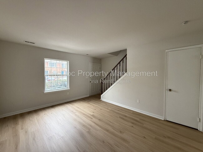 Building Photo - 5230 King's Wood Ln
