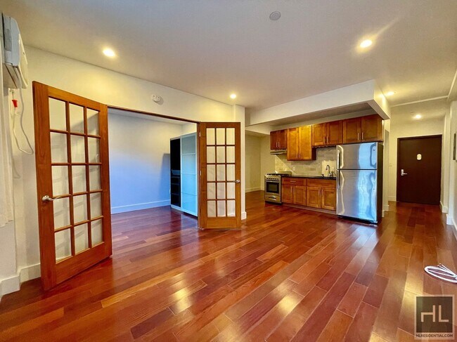 Building Photo - 28 AVENUE