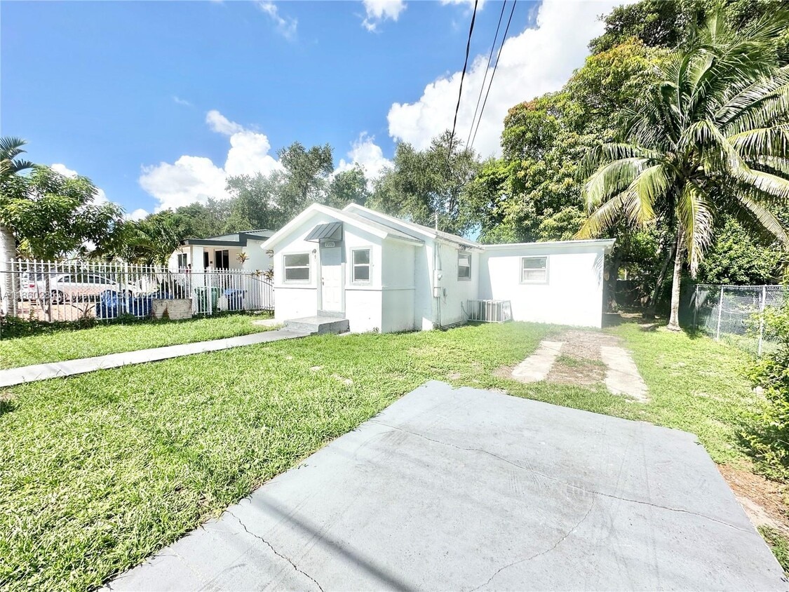 Foto principal - 7156 NW 15th Ct