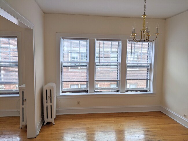 Foto del edificio - 729 Hinman Ave