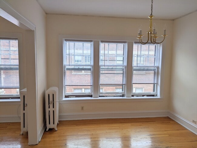 Building Photo - 729 Hinman Ave
