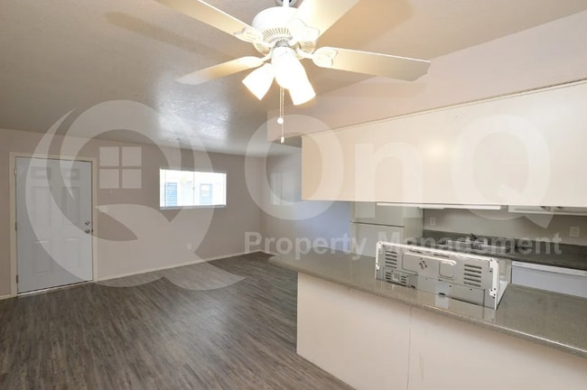 Building Photo - 3004 E Waltann Ln