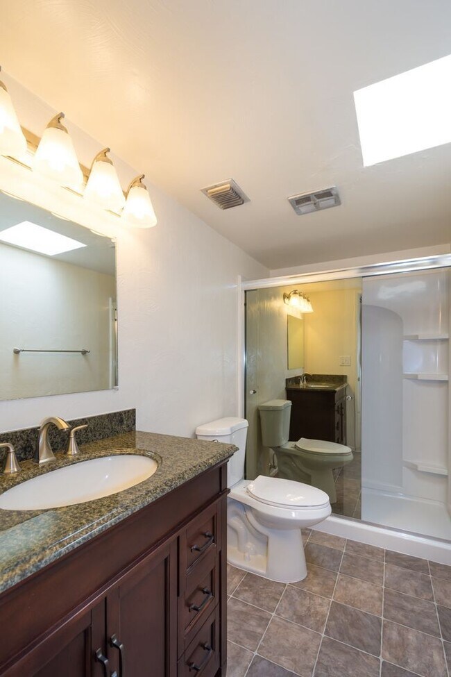 Foto del edificio - 4557 E Bellevue St