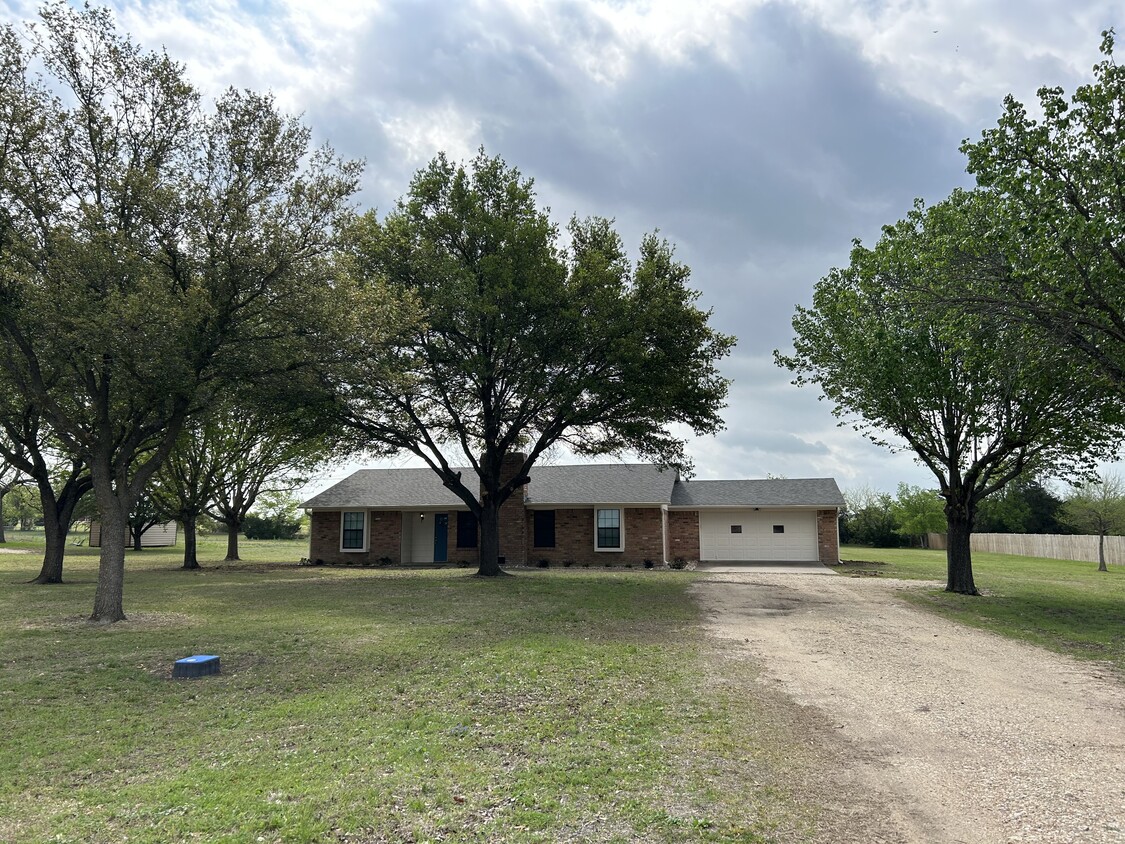 1045 Shilling Dr, Elm Mott, TX 76640 House Rental in Elm Mott, TX