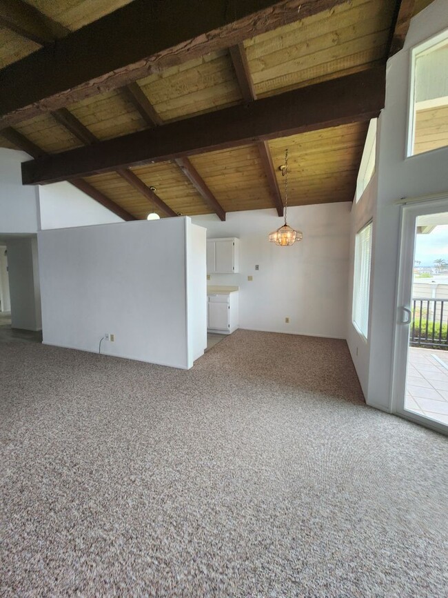 Building Photo - Adorable Refurbished Shell Beach Condo