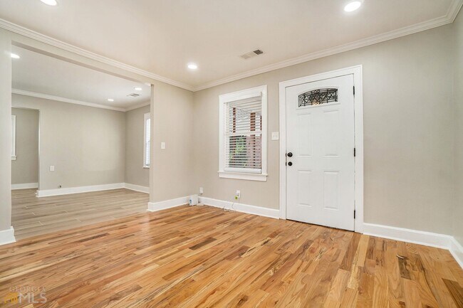 Foto del edificio - 1324 Bernard St NW