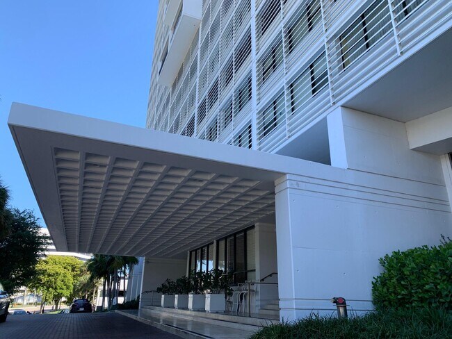 Building Photo - 400 N Flagler Dr