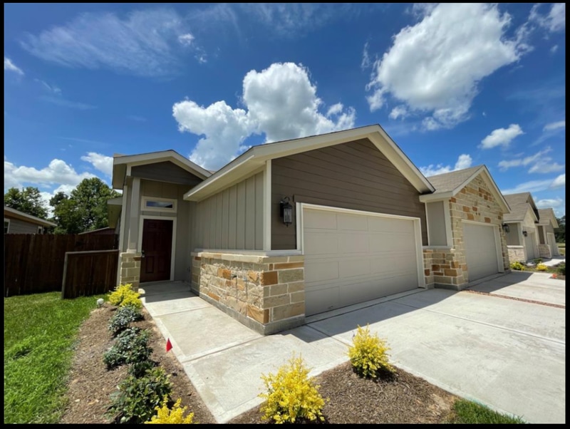 Primary Photo - 9807 Grosbeak Ln