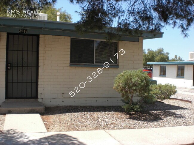Building Photo - 2 Bedroom 1 Bath - 3948 S Evergreen Ave - ...
