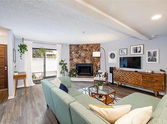 Living Room - 515 Meyer Ln