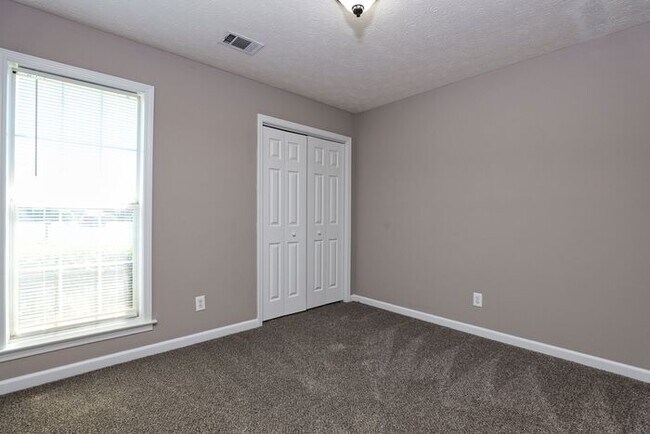 Building Photo - Beautiful 3 Bedroom