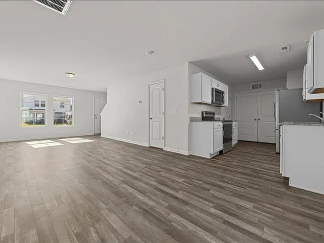 Building Photo - 213 Pleasant Willow Pl