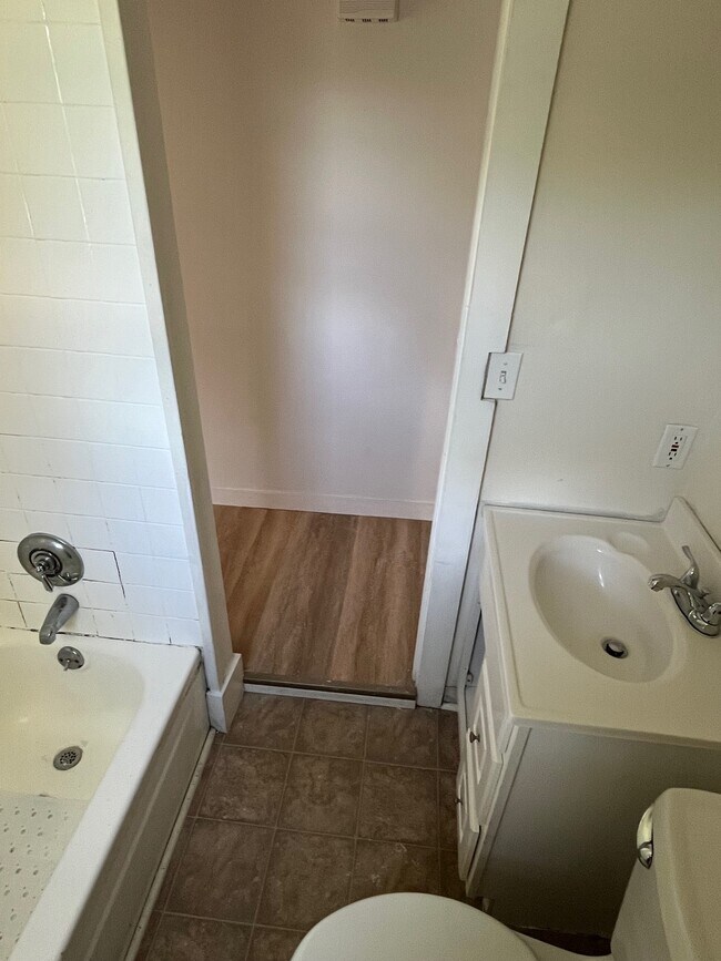 Building Photo - 24 Washburn St