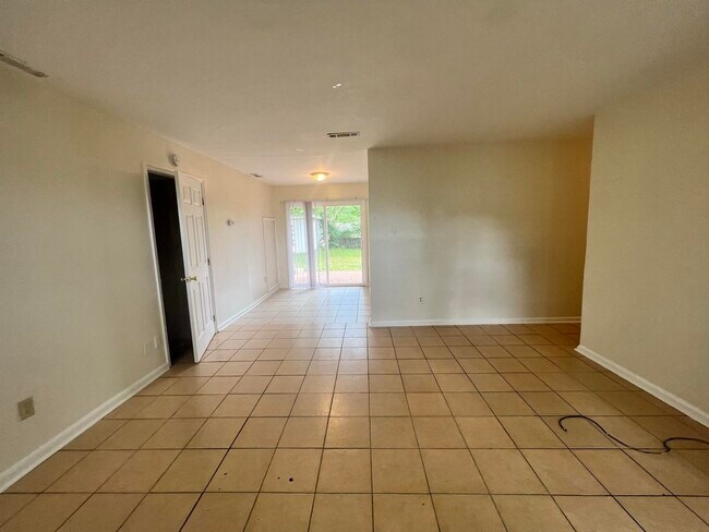 Foto del edificio - 3611 S Lakewood Dr