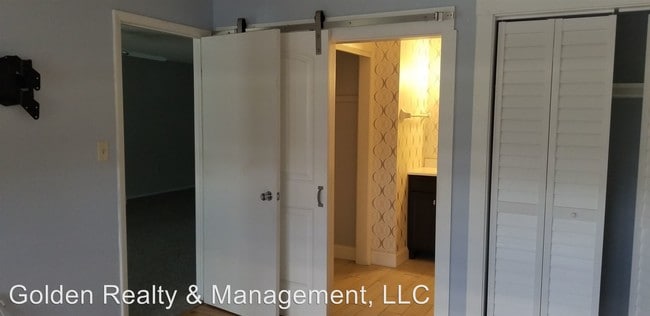 Building Photo - 2 br, 2 bath House - 300 Valley Stream Dr 9R