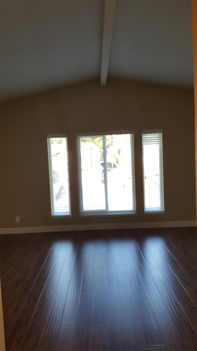 Building Photo - 2131 El Rancho Dr