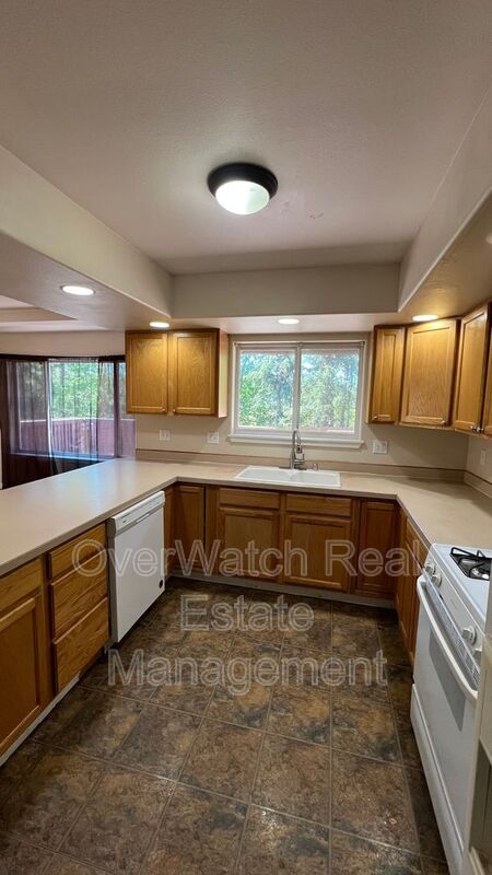 Building Photo - 2412 Hillbrook Cir