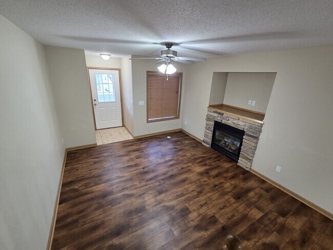 Foto del edificio - 408 Cedar Pl