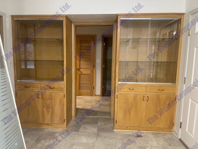 Foto del edificio - Now Leasing