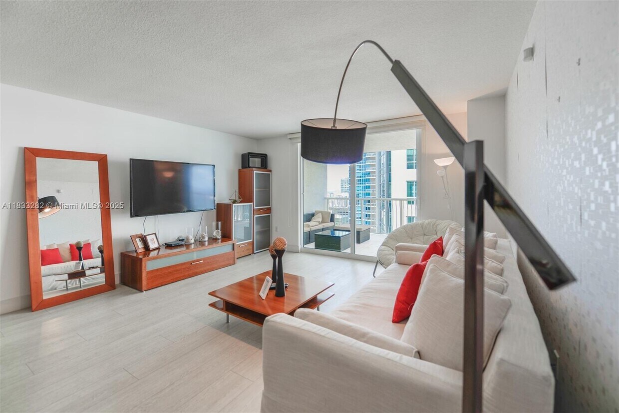 Foto principal - 1200 Brickell Bay Dr