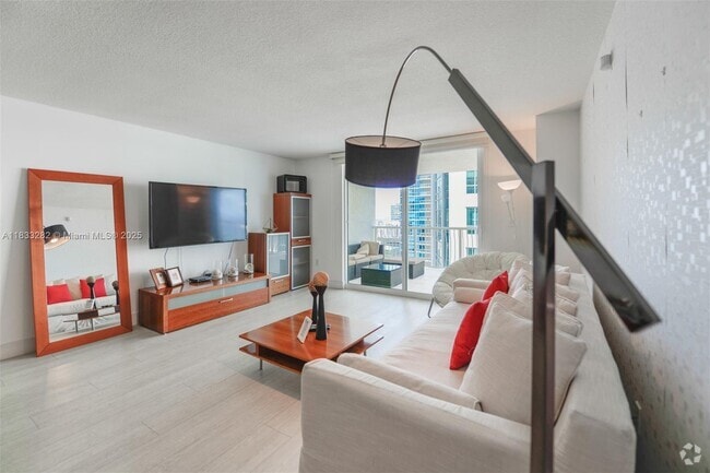 Building Photo - 1200 Brickell Bay Dr