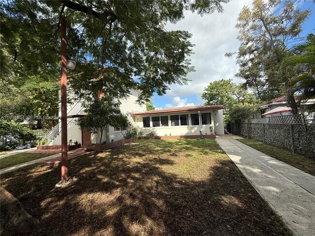 Foto del edificio - 318 SW 15th St