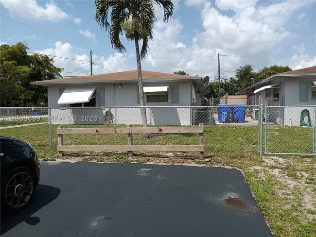 Building Photo - 1502-1504 N 57th Ave
