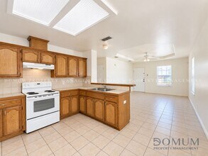 Building Photo - 2102 Bahamas Dr