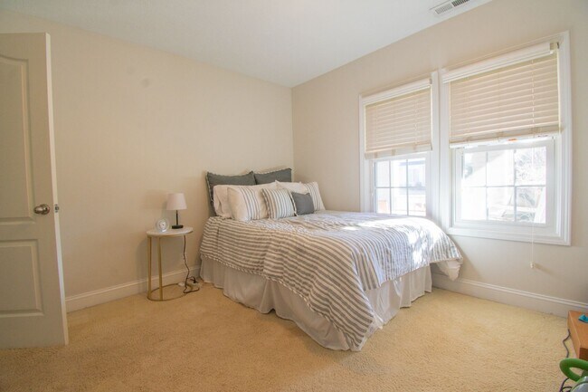 Foto del edificio - 2 Bedroom 2 Bathroom with Optional Bonus in Haymount