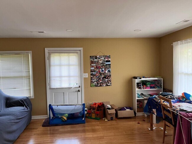 Foto del edificio - 236 Wellesley Ct