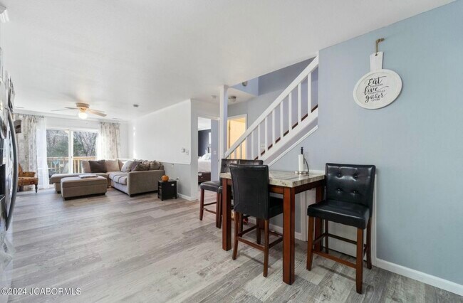 Foto del edificio - 1623 Timber Creek Dr