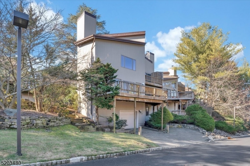 Primary Photo - 33 Stonegate Dr