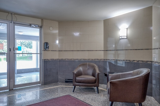 Photo du bâtiment - WHITEOAKS ONE BEDROOM APARTMENT FOR OCTOBE...