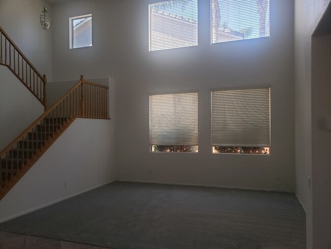 Building Photo - Large 4 BR + Office/Den in Gated Comunity - South Temecula