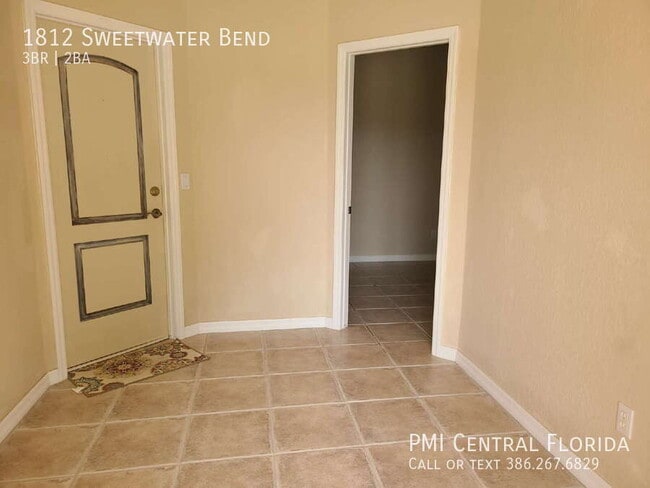 Building Photo - 1812 Sweetwater Bend