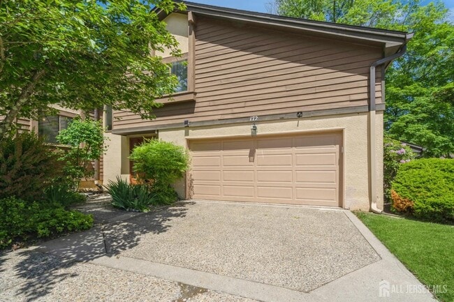 Building Photo - 172 Sayre Dr