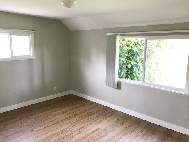 Foto del edificio - 685 Fir Gardens St NW