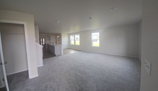 Foto del edificio - Brand-New 4-Bedroom Townhouse in Hayden Ca...