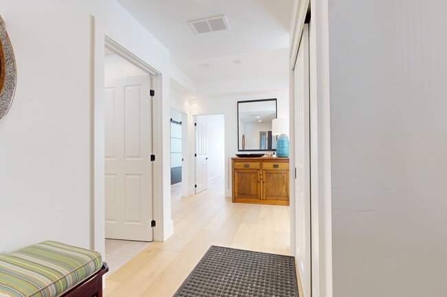Building Photo - 540 Mariners Way