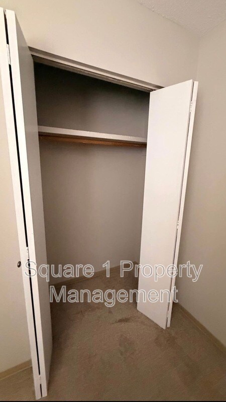 Photo du bâtiment - 10255-10117 117 St NW