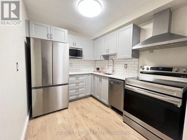 Photo du bâtiment - 505 St. Laurent Blvd