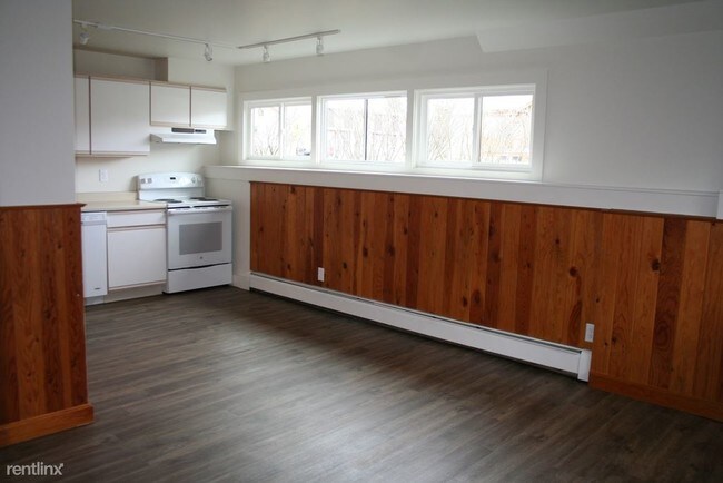 Building Photo - 618 S 11th Ave