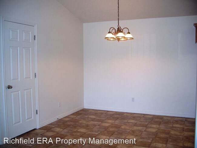 Building Photo - 3 br, 2 bath Apartment - 59 W 1000 N #69