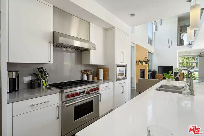 Foto del edificio - 547 Huntley Dr