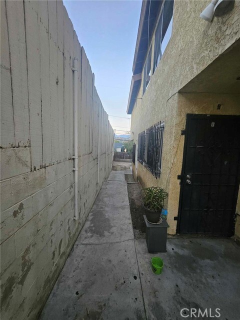 Building Photo - 2522 Alcazar St