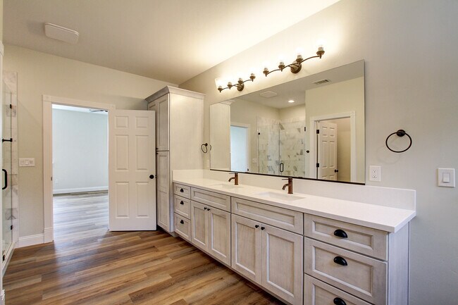 Building Photo - 13042 Sweetbriar Ct