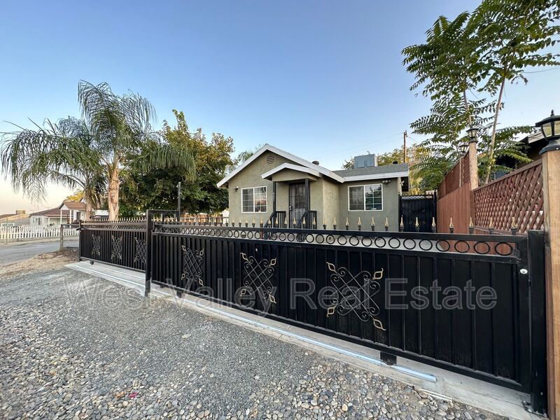 921 Wood St, Taft, CA 93268 House Rental in Taft, CA