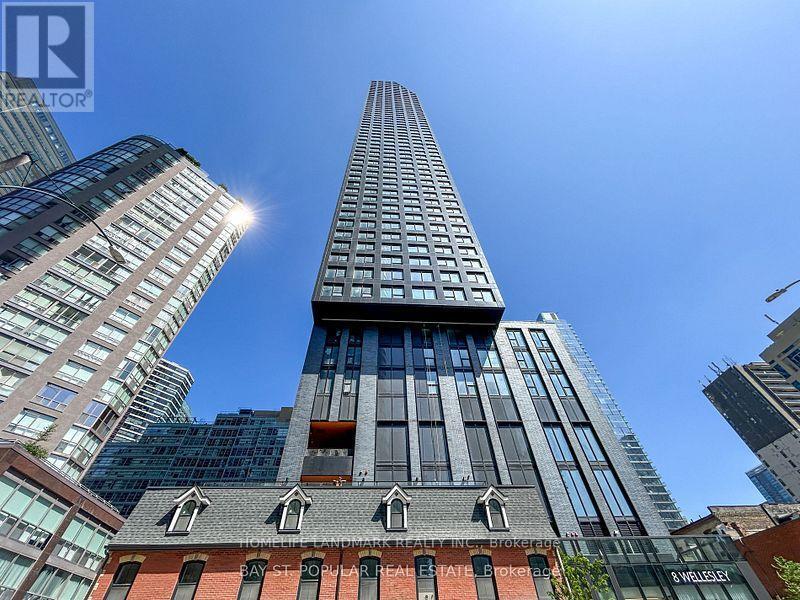 Photo principale - 8-5608 Wellesley St W