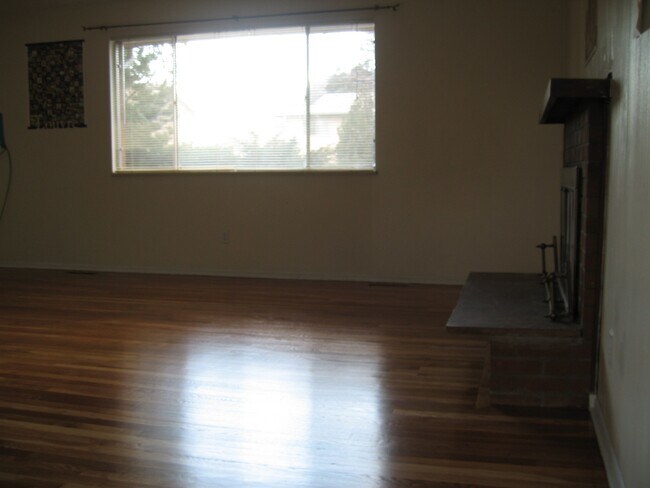 Foto del edificio - 810 Morgan Dr